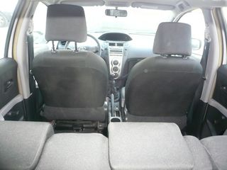 Toyota Yaris 2010-thumb-12