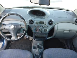 Toyota Yaris 2003 1.3-thumb-8