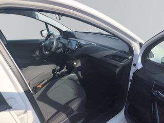 Peugeot 208 2019-thumb-12