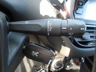 Peugeot 208 2012 1.6 HDi 93 ACTIVE-thumb-13