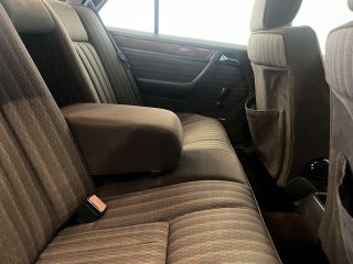 Mercedes-Benz E 200 1991-thumb-7