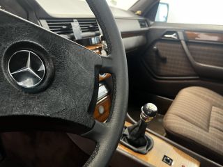 Mercedes-Benz E 200 1991-thumb-16