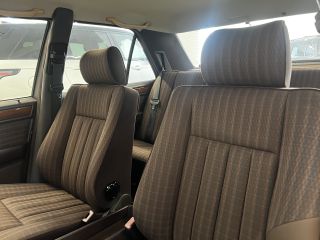 Mercedes-Benz E 200 1991-thumb-14