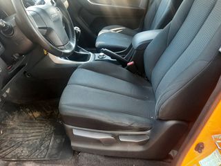 Isuzu D-Max 2014-thumb-32