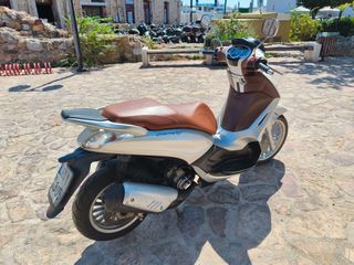Piaggio Beverly 300 2016-thumb-2