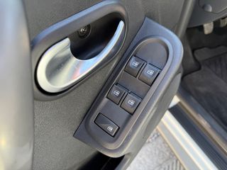 Dacia Duster 2017-thumb-9