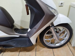 Piaggio Medley 125 2024-thumb-3