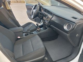 Toyota Auris 2014-thumb-6