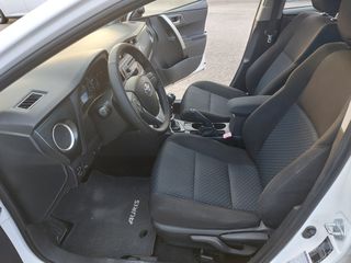 Toyota Auris 2014-thumb-8