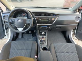 Toyota Auris 2014-thumb-9