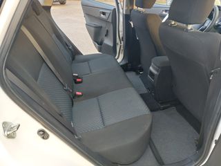 Toyota Auris 2014-thumb-11