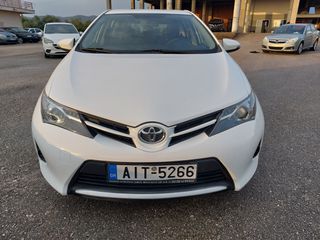 Toyota Auris 2014-thumb-1