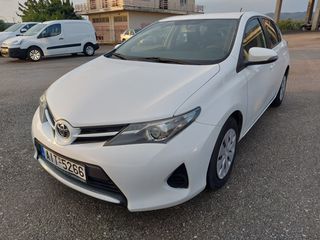 Toyota Auris 2014-thumb-2