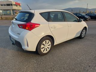 Toyota Auris 2014-thumb-3