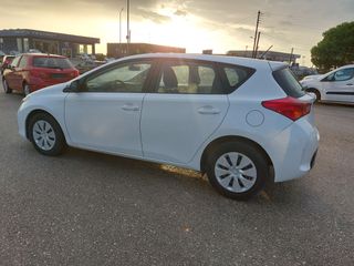 Toyota Auris 2014-thumb-5
