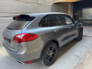 Porsche Cayenne 2011-thumb-5