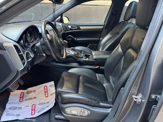 Porsche Cayenne 2011-thumb-9