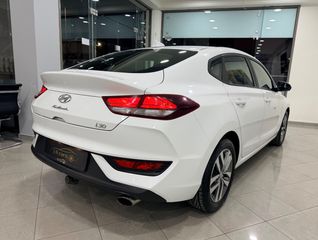 Hyundai i 30 2018 FASTBACK | LED | CAMERA | NAVI | EURO6-thumb-5