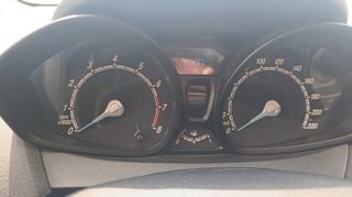 Ford Fiesta 2015-thumb-8
