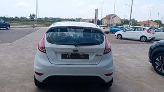 Ford Fiesta 2015-thumb-3