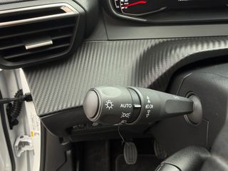 Peugeot 2008 2022 110 BlueHDi-thumb-39