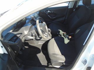 Peugeot 208 2018 1.6BlueHDi 100 ACTIVE-thumb-9