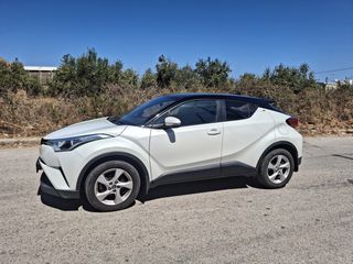Toyota C-HR 2017-thumb-1