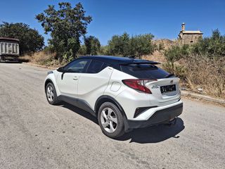 Toyota C-HR 2017-thumb-3