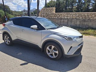 Toyota C-HR 2017-thumb-9