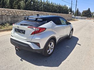 Toyota C-HR 2017-thumb-10