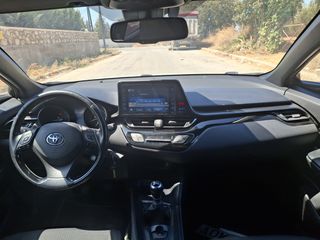 Toyota C-HR 2017-thumb-11