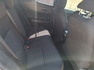 Toyota C-HR 2017-thumb-14