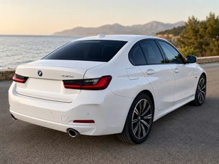 Bmw 330 2022 G20 LCI (facelift 2022)-thumb-2