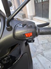 Piaggio Beverly 400 2024-thumb-11