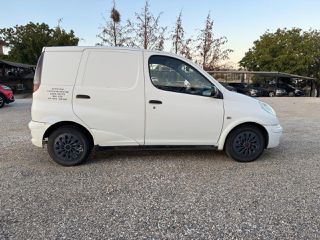 Toyota Yaris 2003 P2VAN-thumb-3