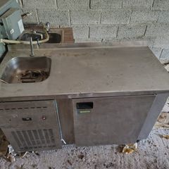 Μόνο ψυγείο πάγκος με λατζα