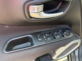 Jeep Renegade 2017-thumb-17
