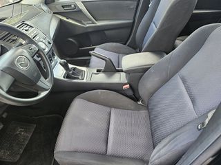 Mazda 3 2017-thumb-5