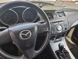 Mazda 3 2017-thumb-6