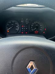 Renault Clio 2003-thumb-12