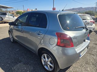 Toyota Yaris 2007-thumb-7