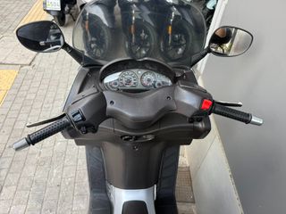 Piaggio X8 250 2006 ie (injection)-thumb-15