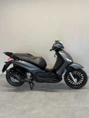 Piaggio Beverly 300i 2015 piaggio Beverly 300-thumb-2