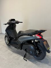 Piaggio Beverly 300i 2015 piaggio Beverly 300-thumb-6