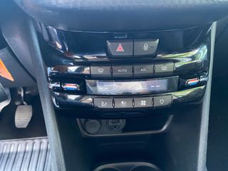 Peugeot 208 2015 1.2 PURETECH ALLURE 110HP NAVI CAMERA-thumb-18