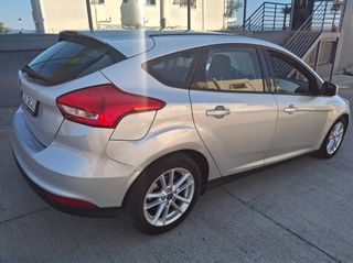 Ford Focus 2015-thumb-6