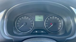 Skoda Fabia 2012 1.2TDI-thumb-8