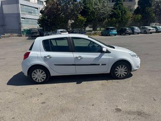 Renault Clio 2011-thumb-5