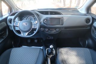 Toyota Yaris 2015-thumb-8