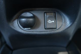 Toyota Yaris 2015-thumb-13
